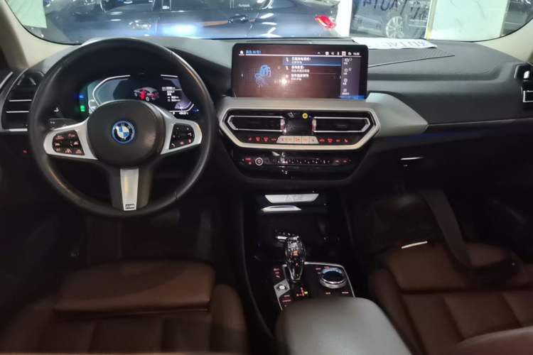 Used BMW iX3 2022 Leading Type Center Console