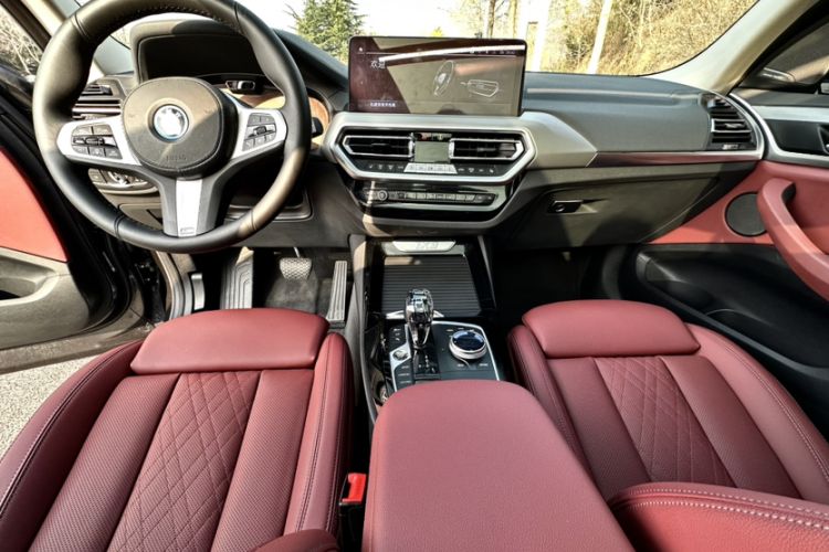 Used BMW iX3 2022 Leading Type Interior 1