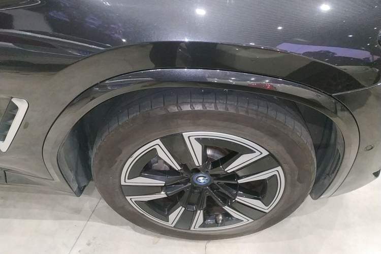 Used BMW iX3 2022 Leading Model Right Front Wheel Hub