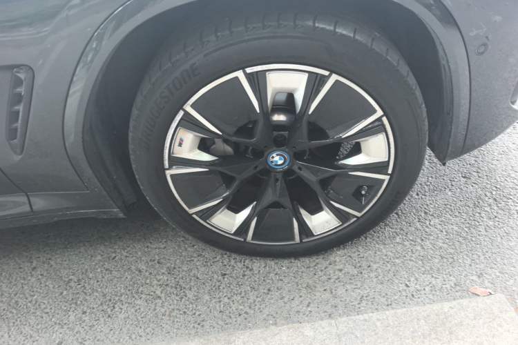 Used BMW iX3 2022 Leading Type Right Front Wheel Hub