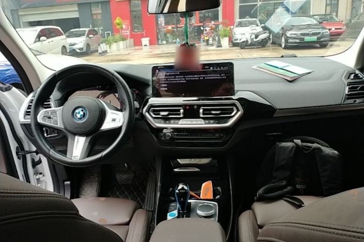 Used BMW iX3 2022 Leading Model Center Console