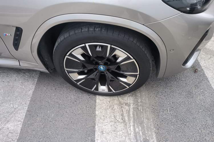 Used BMW iX3 2022 Leading Type Right Front Wheel Hub
