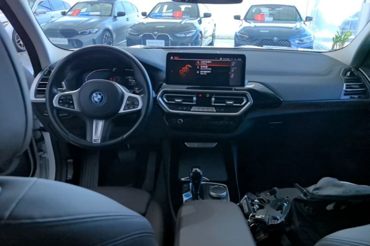 Used BMW iX3 2022 Leading Model Center Console