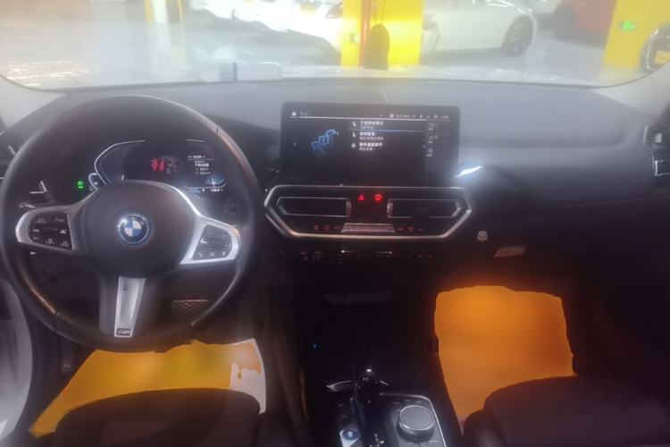 Used BMW iX3 2022 Leading Model Center Console