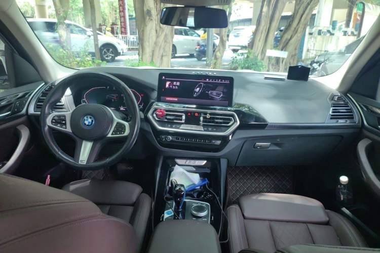 Used BMW iX3 2022 Leading Model Center Console