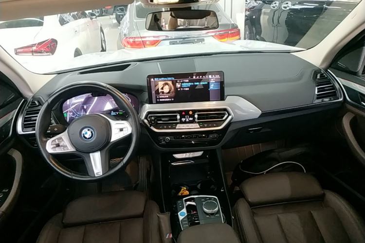 Used BMW iX3 2022 Updated Leading Type Center Console