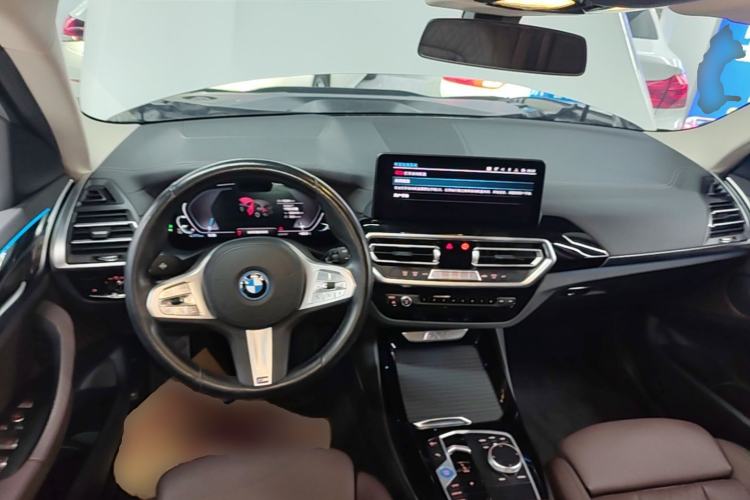 Used BMW iX3 2022 Leading Model Center Console