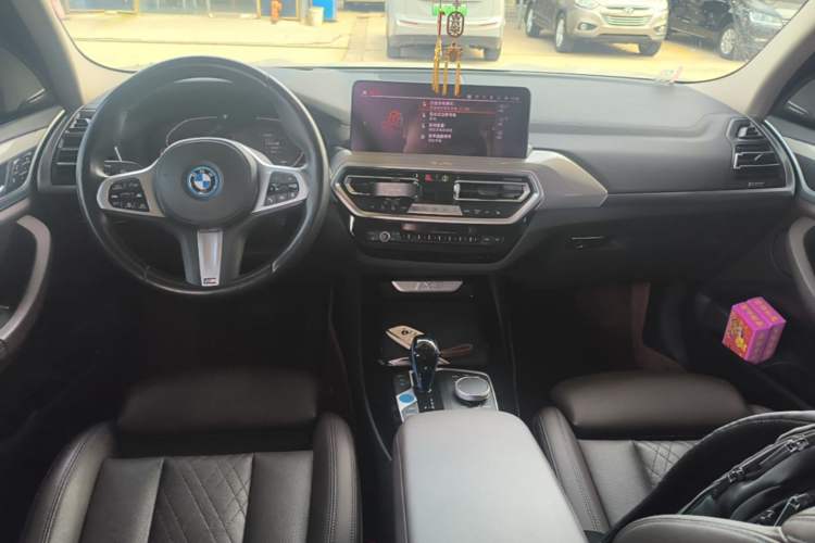 Used BMW iX3 2022 Leading Type Center Console