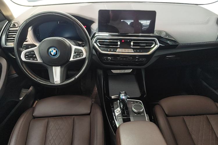 Used BMW iX3 2022 Leading Model Center Console
