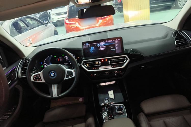 Used BMW iX3 2022 Leading Model Center Console