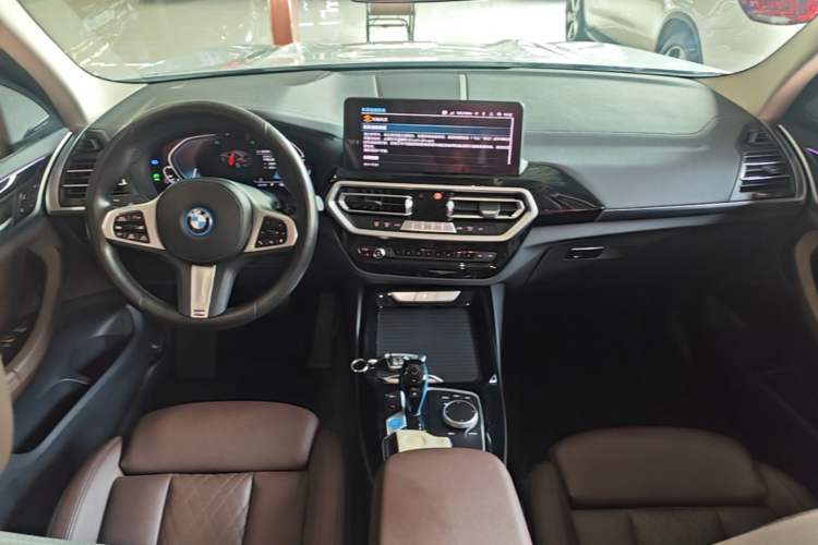 Used BMW iX3 2022 Leading Model Center Console