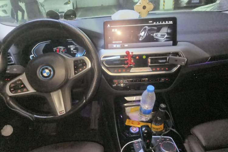 Used BMW iX3 2022 Leading Type Center Console
