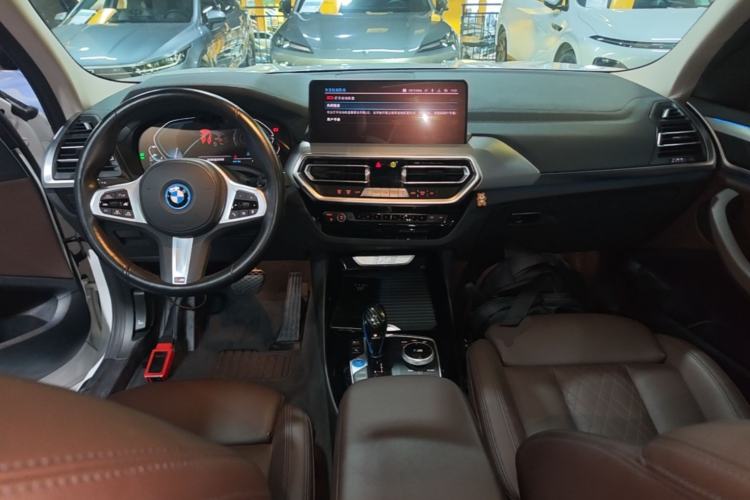 Used BMW iX3 2022 Leading Model Center Console
