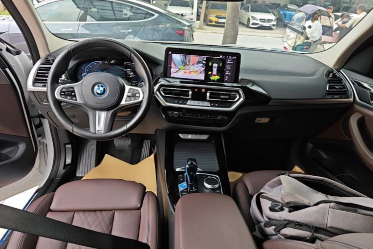Used BMW iX3 2022 Leading Model Center Console