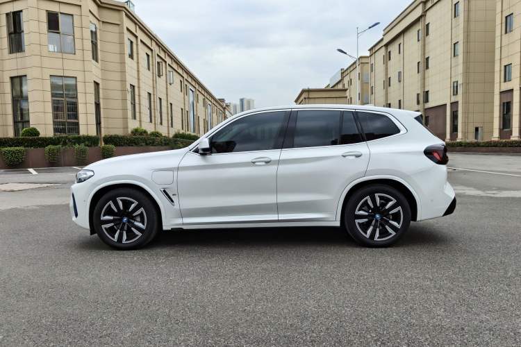 Used BMW iX3 2022 Leading Model Exterior 10