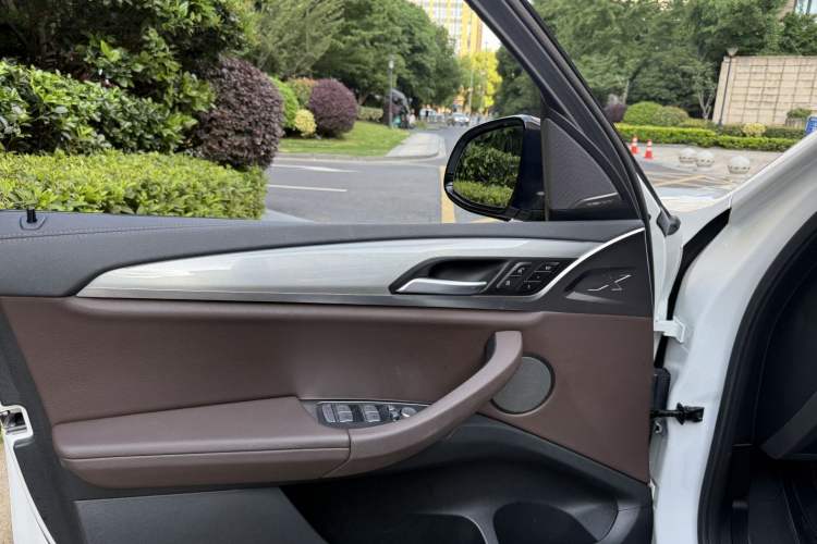 Used BMW iX3 2022 Updated Leading Type Interior 3