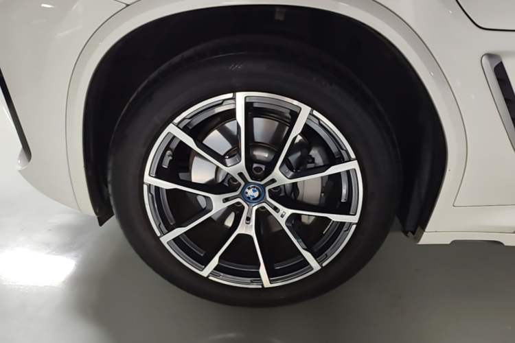 Used BMW iX3 2022 Updated Leading Version Left Front Wheel Hub