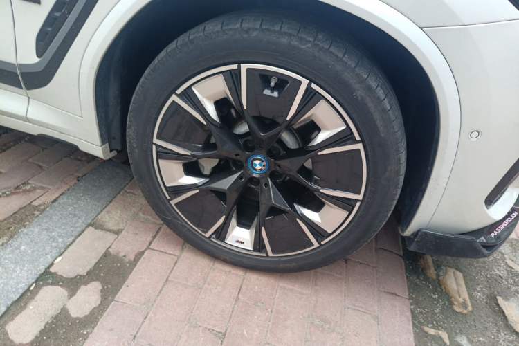 Used BMW iX3 2022 Leading Type Right Front Wheel Hub