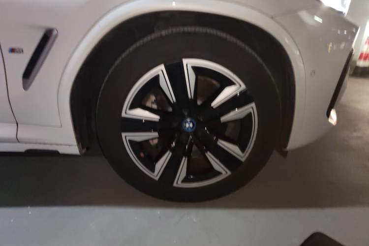 Used BMW iX3 2022 Leading Model Right Front Wheel Hub