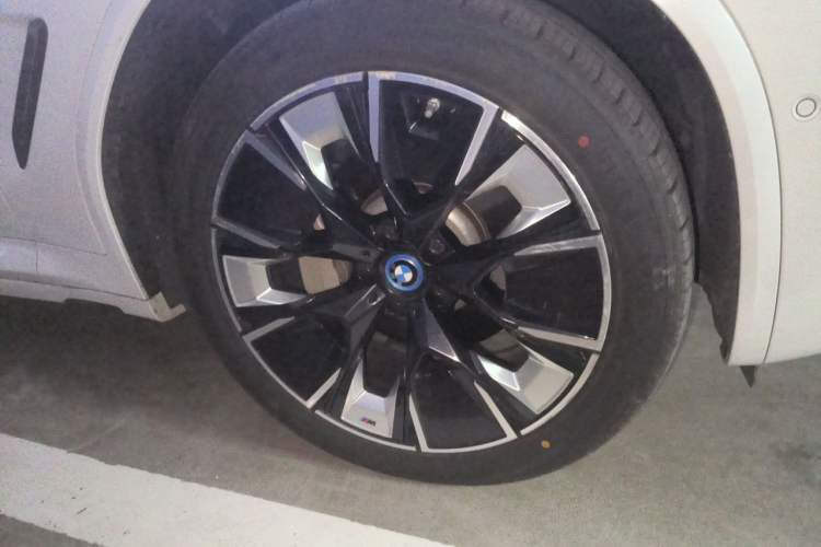 Used BMW iX3 2022 Leading Type Right Front Wheel Hub