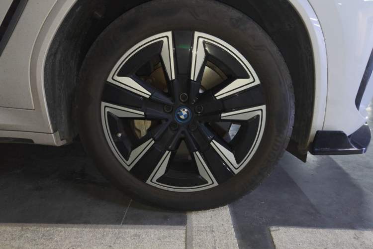 Used BMW iX3 2022 Updated Leading Version Right Front Wheel Hub
