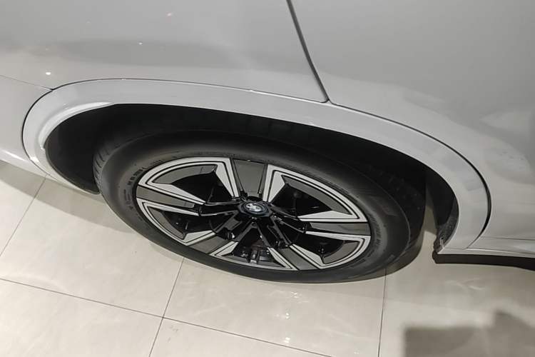 Used BMW iX3 2022 Leading Model Right Rear Wheel Hub