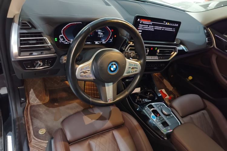 Used BMW iX3 2023 Leading Model Center Console