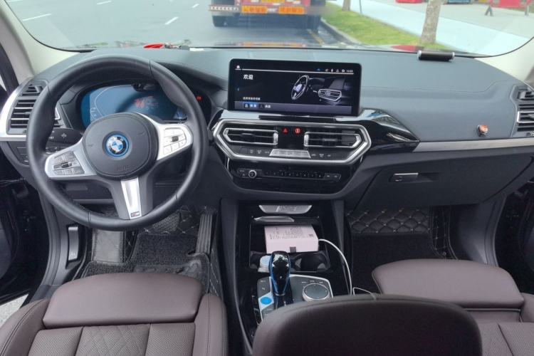 Used BMW iX3 2023 Leading Model Center Console