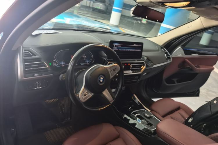 Used BMW iX3 2023 Leading Model Center Console