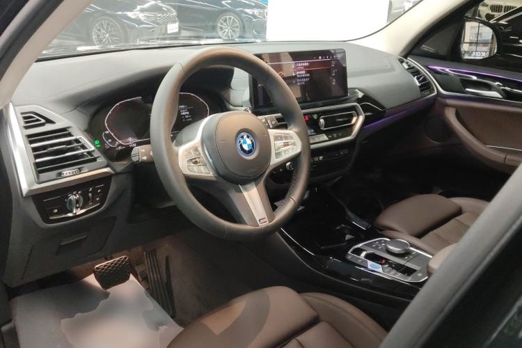Used BMW iX3 2023 Leading Model Center Console