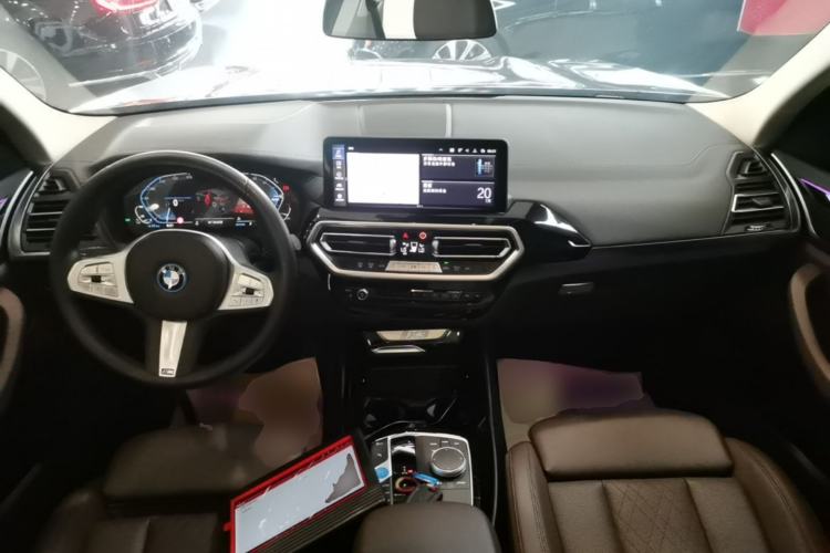 Used BMW iX3 2023 Leading Model Center Console