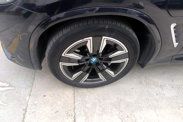 Used BMW iX3 2023 Leading Model Exterior 4