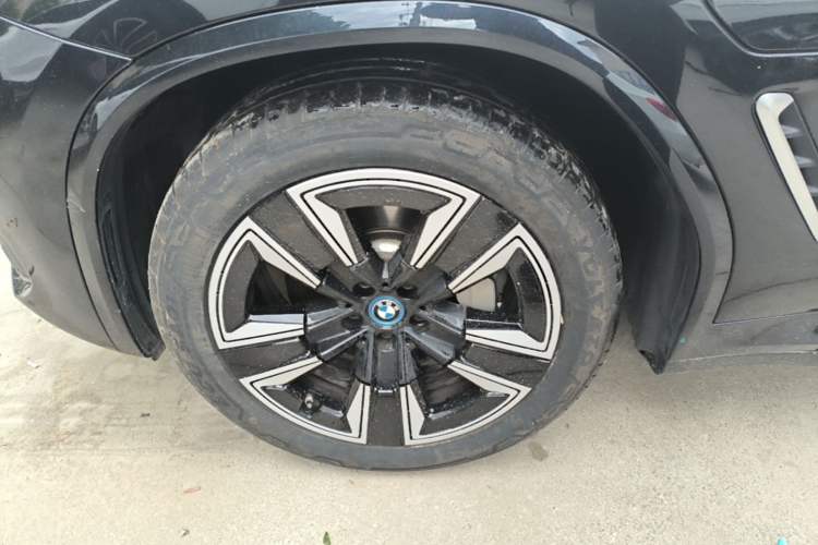 Used BMW iX3 2023 Leading Model Exterior 4