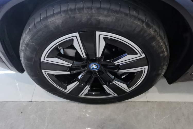 Used BMW iX3 2023 Leading Model Exterior 4