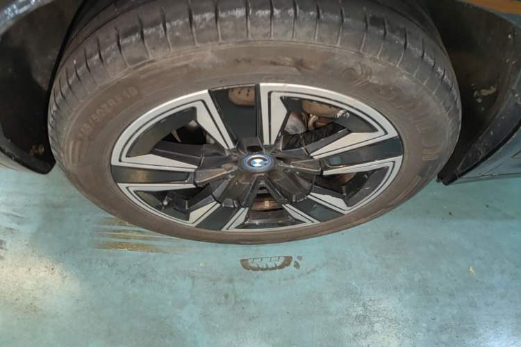 Used BMW iX3 2023 Leading Model Right Rear Wheel Hub