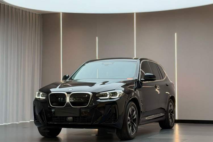 BMW iX3 2023 Leading Model