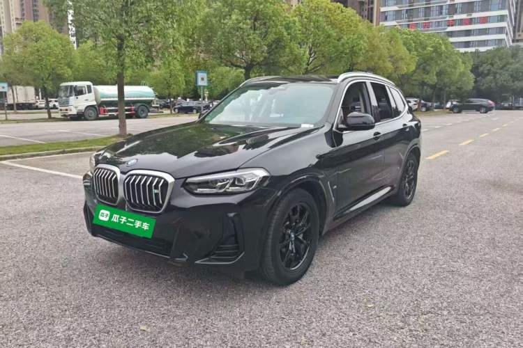 BMW iX3 2024 Leading Model