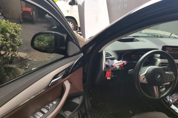 Used BMW iX3 2023 Leading Type Interior 3