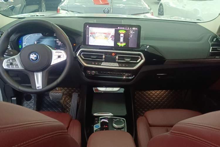 Used BMW iX3 2023 Leading Model Center Console