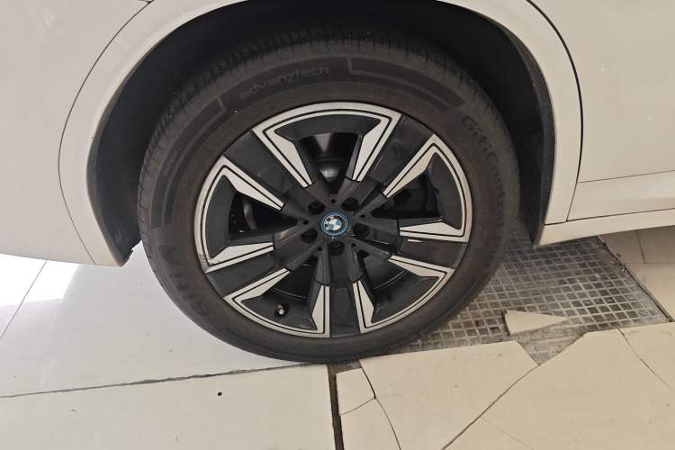 Used BMW iX3 2023 Leading Model Exterior 2