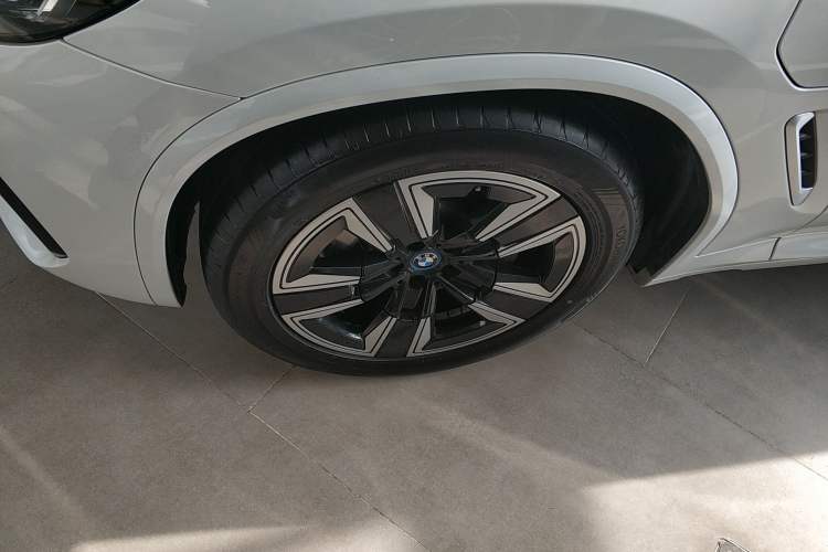 Used BMW iX3 2023 Leading Model Exterior 4