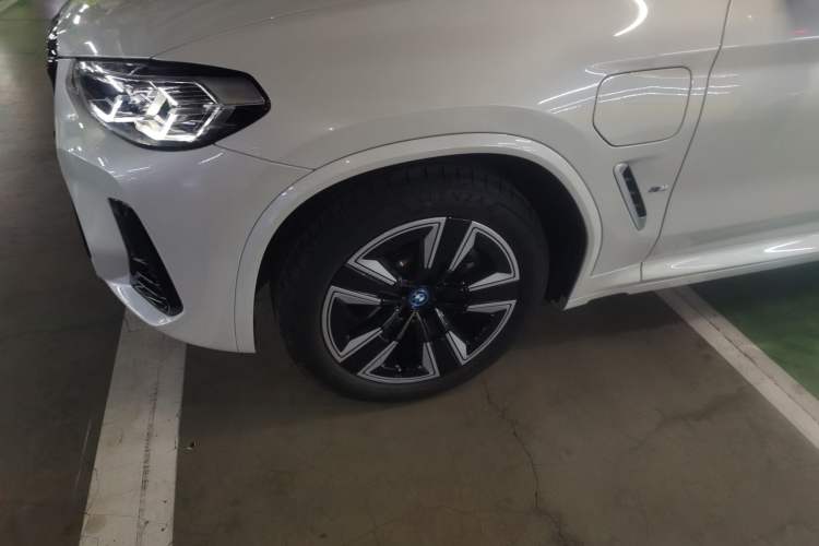 Used BMW iX3 2023 Leading Model Exterior 4
