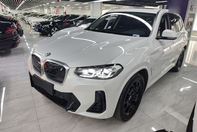 Ojetý BMW iX3 2023 Leading Model