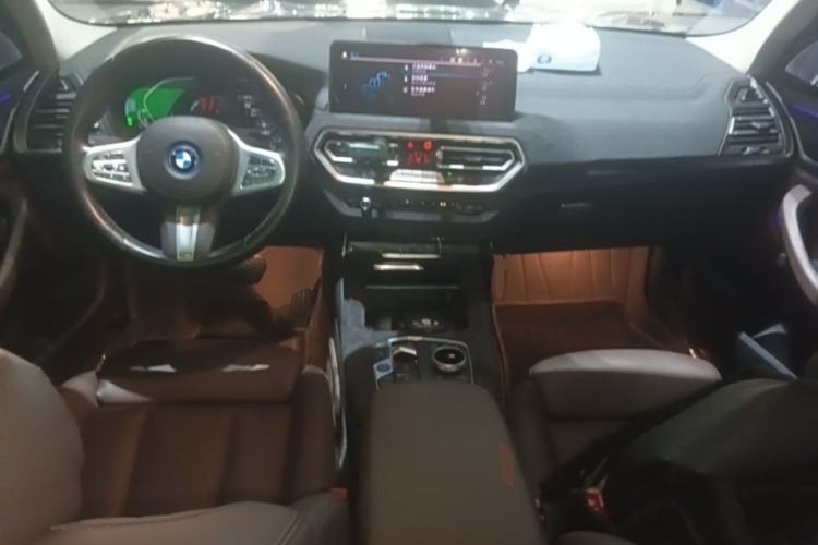 Used BMW iX3 2024 Leading Model Center Console
