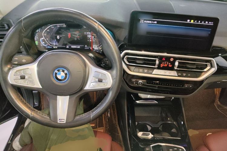 Used BMW iX3 2024 Leading Model Center Console