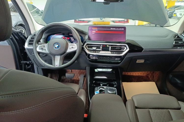 Used BMW iX3 2024 Leading Model Center Console