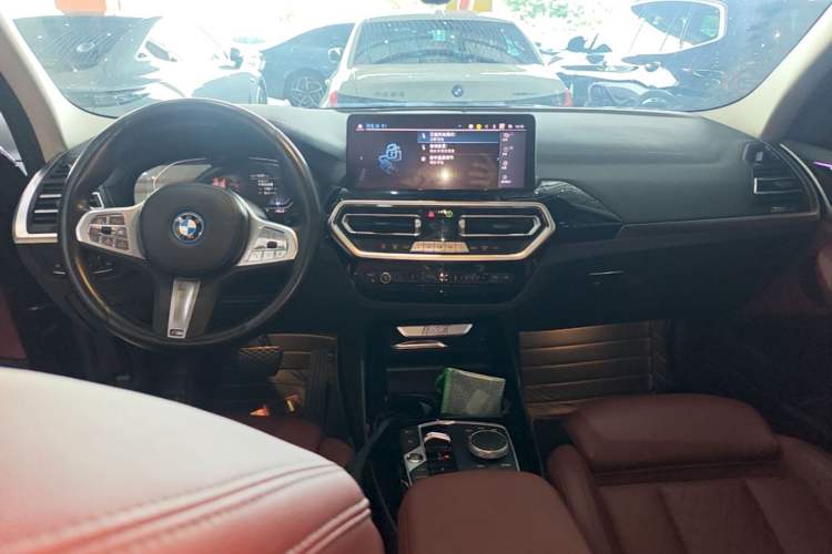 Used BMW iX3 2024 Leading Model Center Console