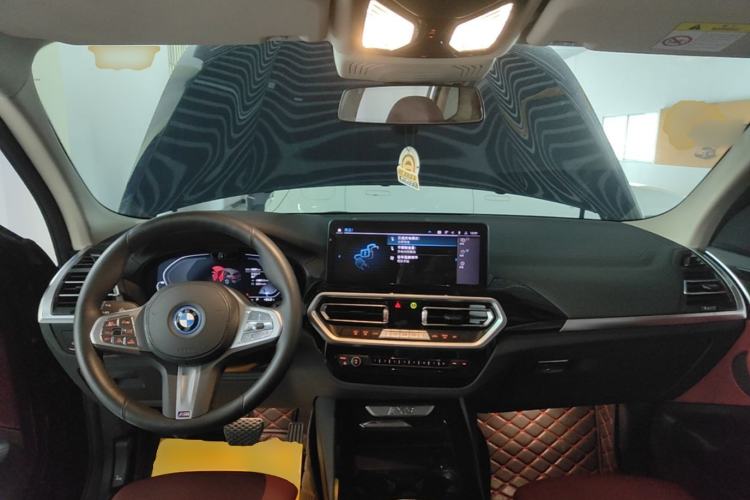 Used BMW iX3 2024 Leading Model Center Console