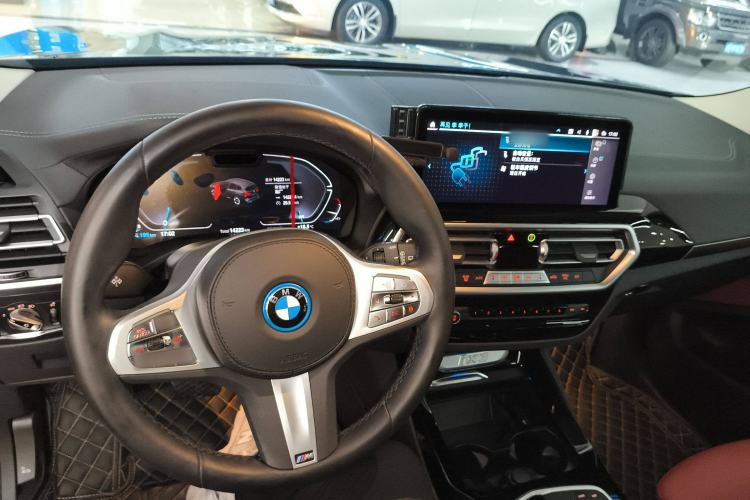Used BMW iX3 2024 Leading Model Center Console