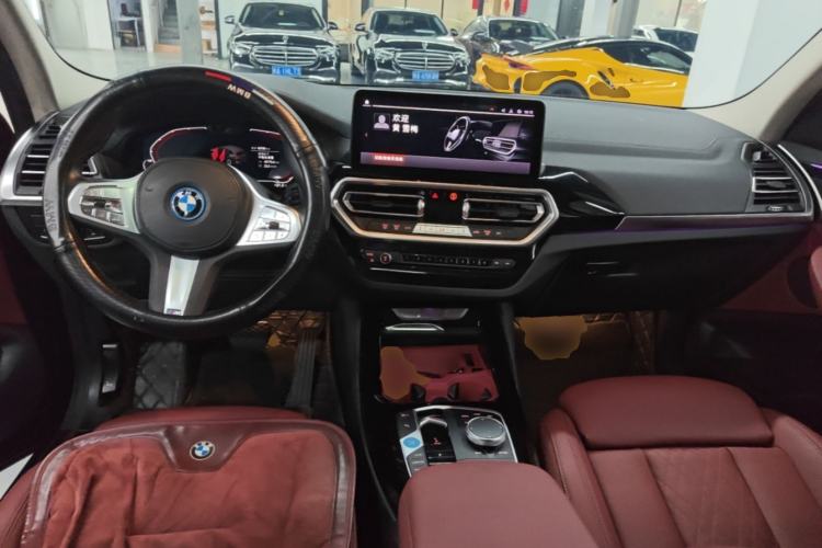 Used BMW iX3 2024 Leading Model Center Console